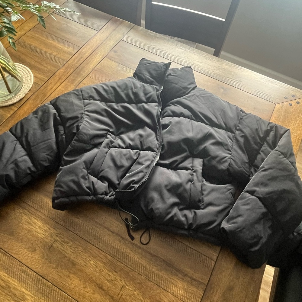 Cropped matte puffer jacket